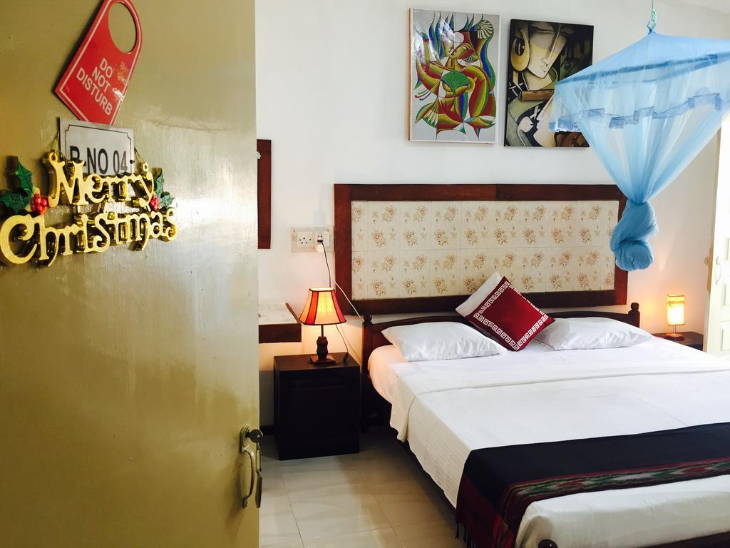 Holiday Nest Bed & Breakfast Wadduwa Exterior foto